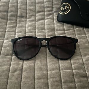 Ray-Ban Classic Black Sunglasses